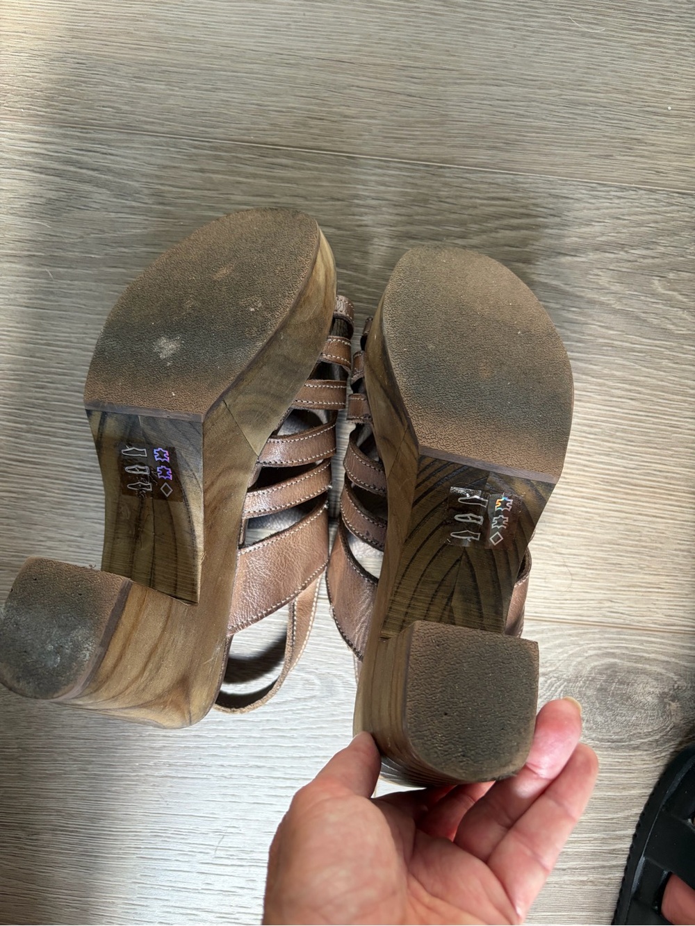 Bed Stu Brown Leather Platform Sandal with Wood-Look Block Heel - Picture 4 of 4